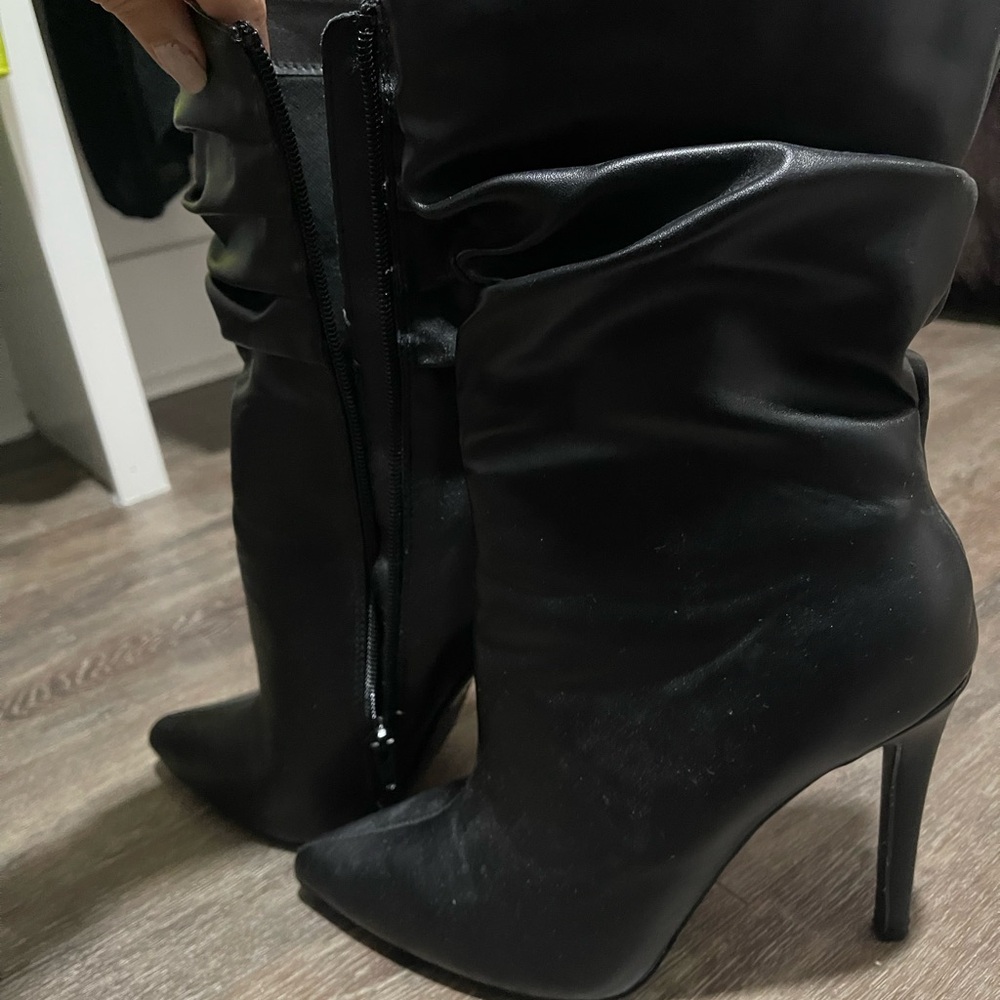 Sleek Black Heeled Boots for Women - Picture 3 of 4